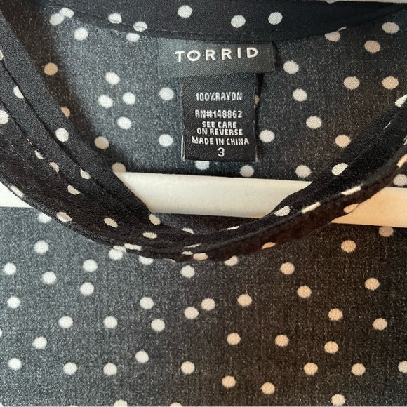 Torrid New Black & White Polka Dot Faux Wrap Chocker Top Size 3 3X - Picture 4 of 4